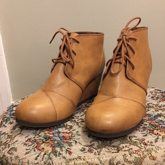 Shoes - Size 10 wedge lace up booties